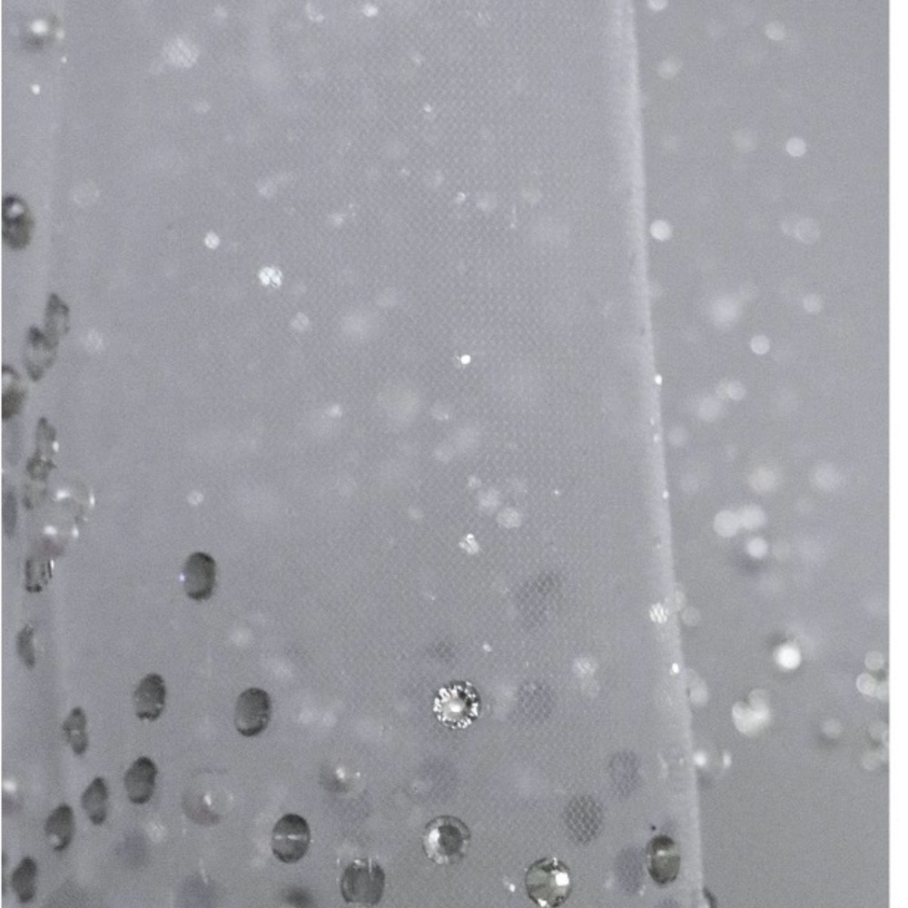 Elegant White Wedding Veil - Picture 3 of 7
